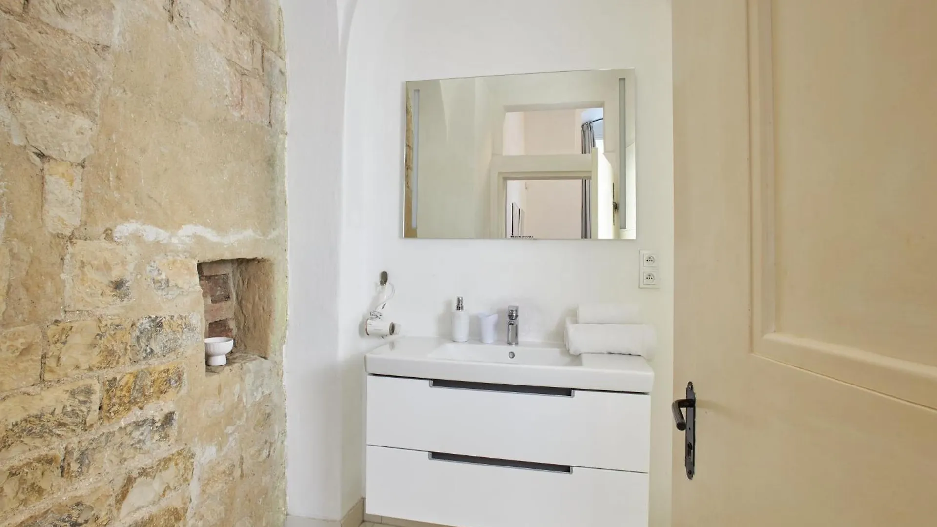Lazenska N4 Residence Prague 4*,