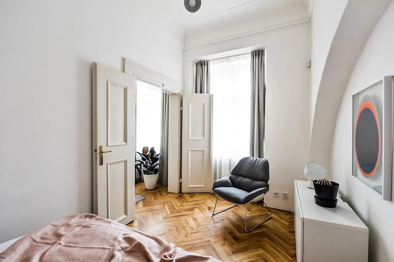 Lazenska N4 Residence Prague 4*,